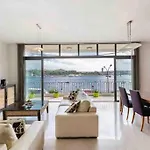Luxury Seafront Retreat Overlooking Manoel Island *