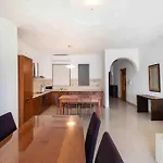 Luxury Seafront Retreat Overlooking Manoel Island Appartement *