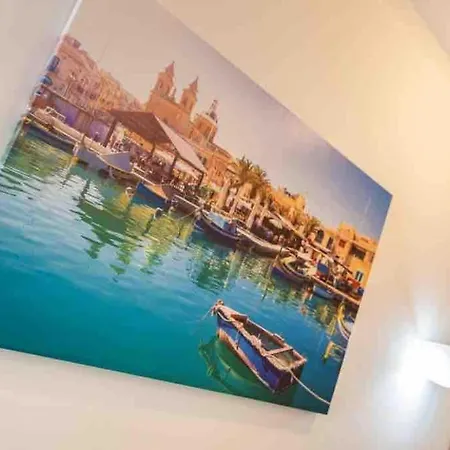 Luxury Seafront Retreat Overlooking Manoel Island Apartament *