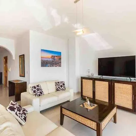 Apartament Luxury Seafront Retreat Overlooking Manoel Island