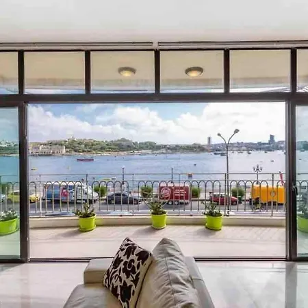 Spectacular Sea View In The Heart Of Apartament