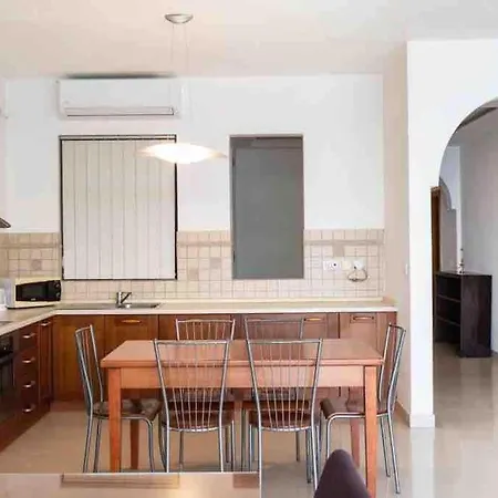 Luxury Seafront Retreat Overlooking Manoel Island Apartamento