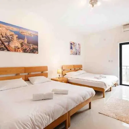 Apartamento Luxury Seafront Retreat Overlooking Manoel Island *